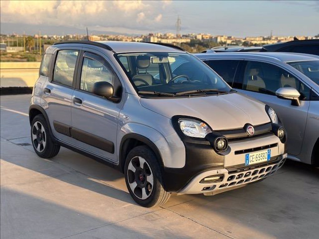 FIAT Panda 1.0 firefly hybrid Cross s&s 70cv 5p.ti